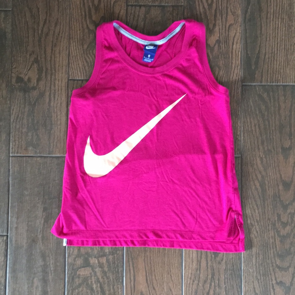 Women’s Nike fuchsia tank